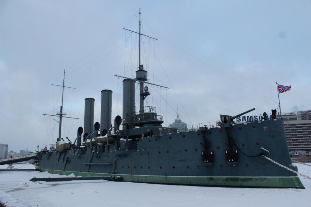 Крейсер «Аврора» зимой