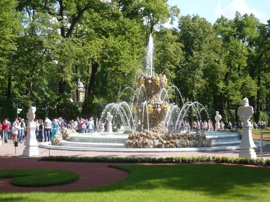 Центральный фонтан в Летнем саду