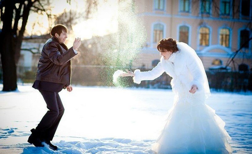 Зимняя свадебная фотосессия у Смольного собора