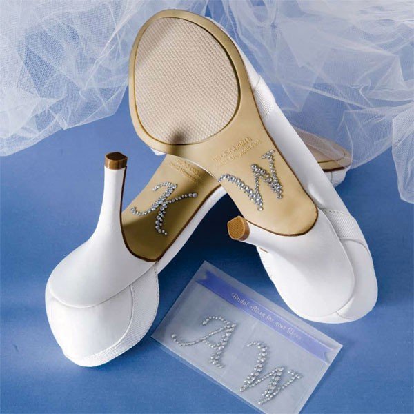 Свадебные туфли с инициалами из страз