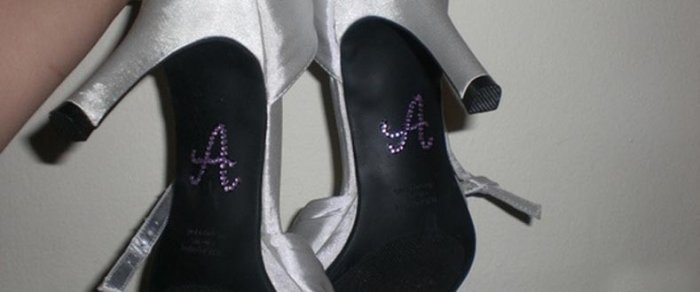 Свадебные туфли с инициалами из страз