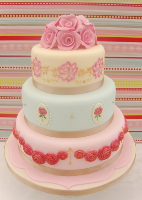 Розовый торт на свадьбу