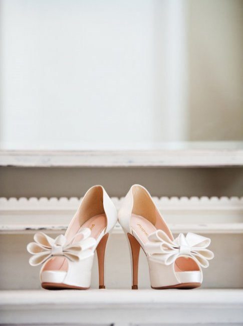 Красивое украшение для  свадебных туфелек