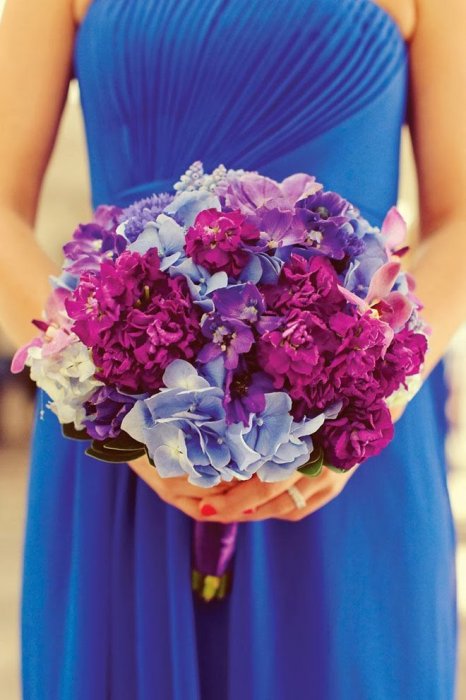 Свадебный букет в фиолетово-синих тонах