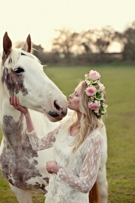 Гармония свадебного фото невесты и лошади