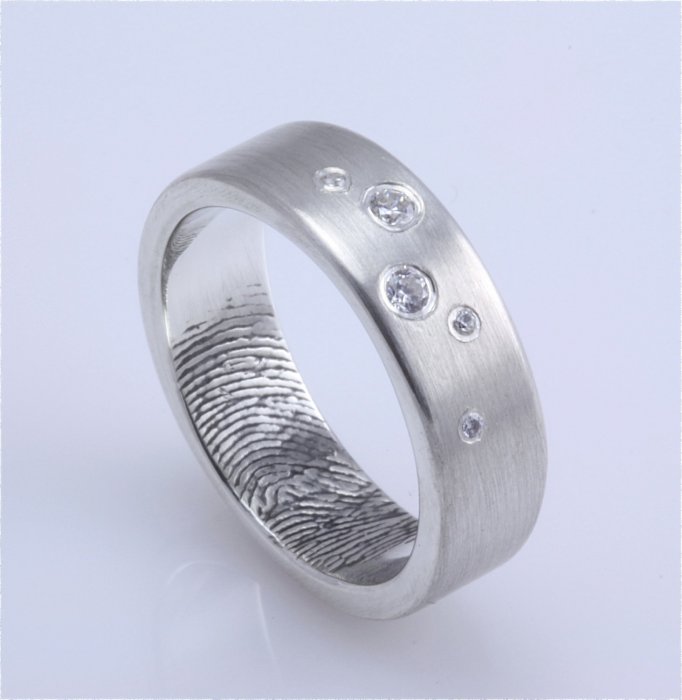 Обручальное кольцо с отпечатком пальцев