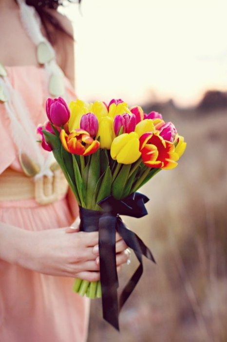 Букет из тюльпанов для подружек невесты