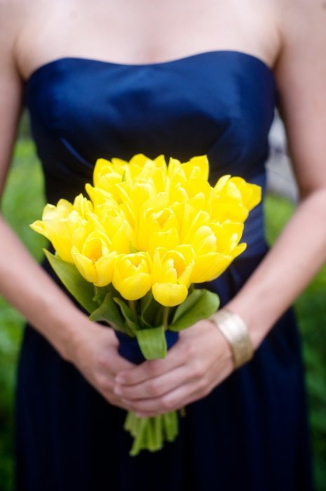 Букет подружки невесты из желтых тюльпанов