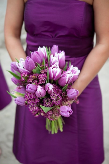 Букет с фиолетовыми тюльпанами