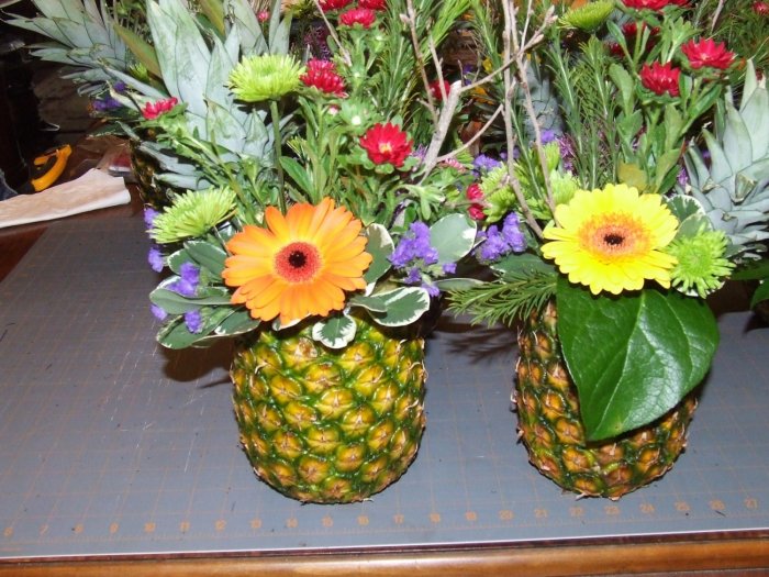 Декоративный букет в ананасе