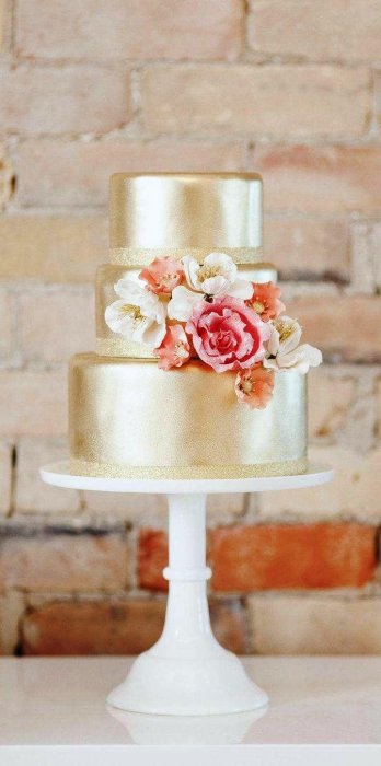 Золотой торт на свадьбу