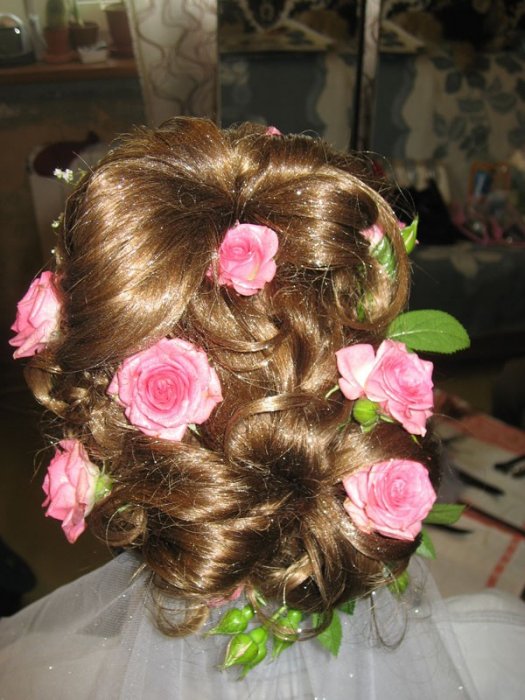Розы в волосах