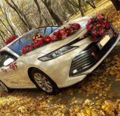 Перейти в фотоальбом: Новые свадебные автомобили Toyota Camry и Lexus Luxury от компании «VIP Такси»