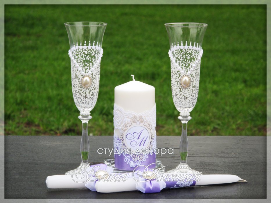 Свадебные бокалы и свечи