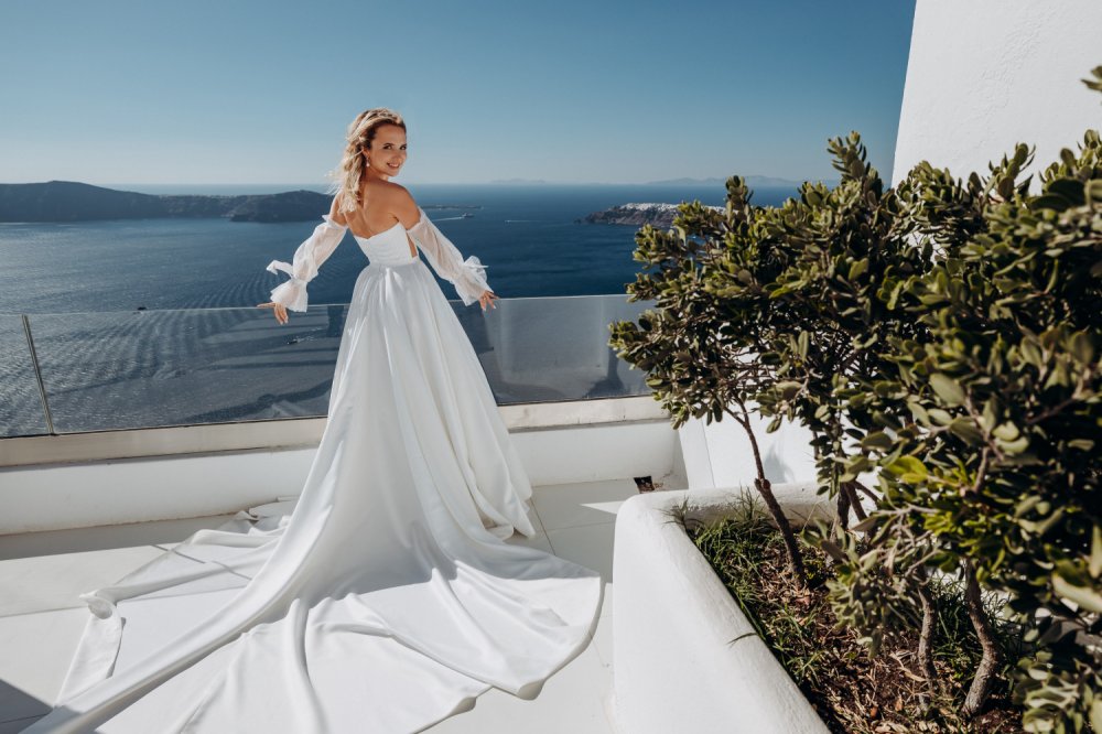 Нереально красивая свадьба на острове Санторини в