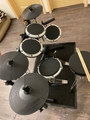 Перейти в фотоальбом: Музыкальные инструменты в аренду от компании «Big City Instruments»