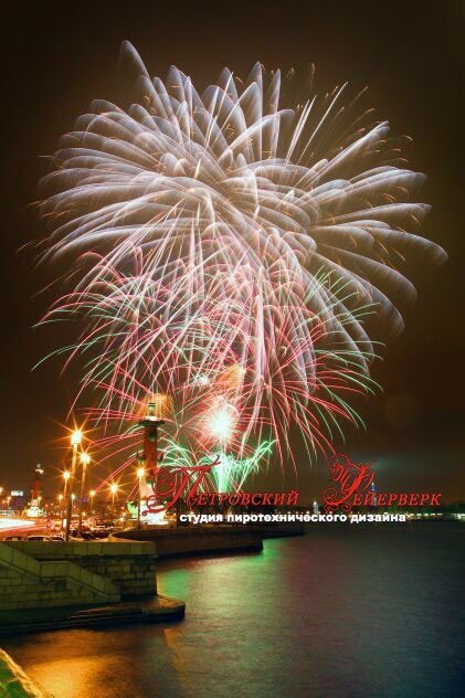 Fireworks_on_the_Spit_of_Vasilievsky_island_01