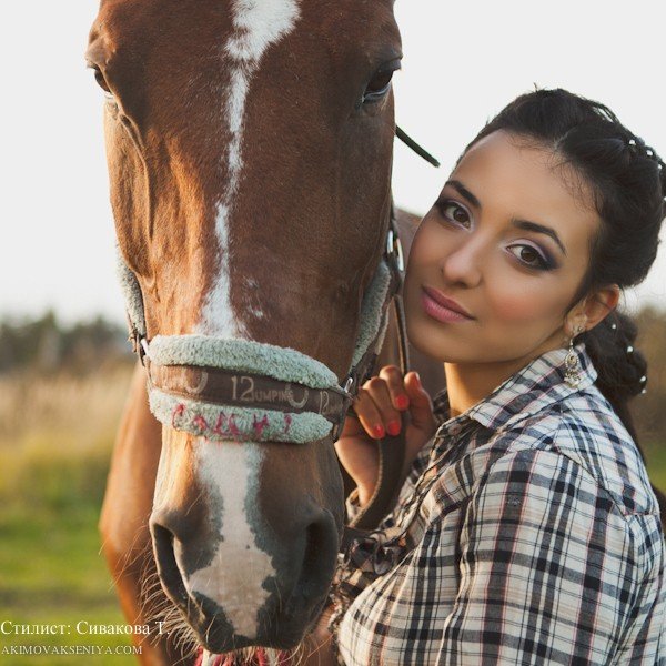 Yana and horse web-48