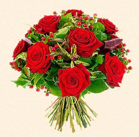 Оригинальный букет цветов из роз, гиперикума слала