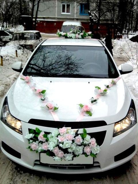 Chevrolet Cruze - ленты, цветы и букет