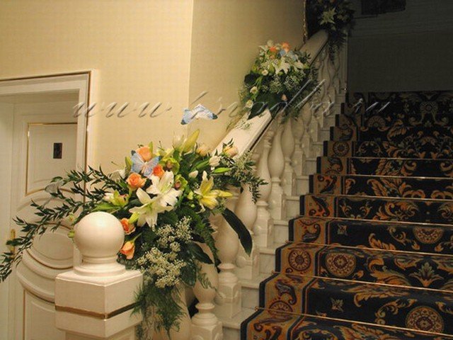 Цветы на лестнице
