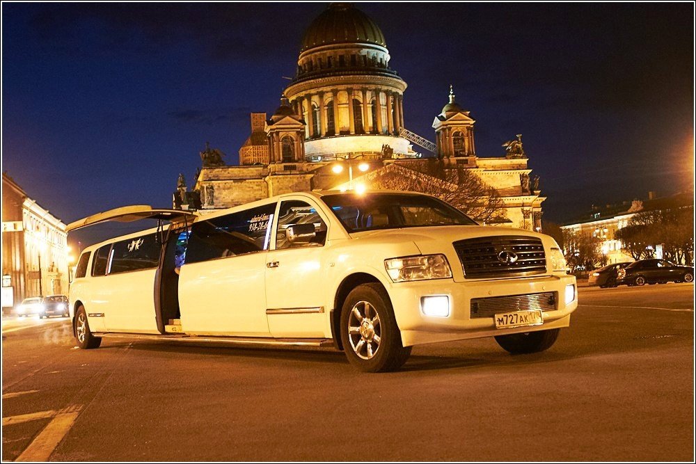 Лимузины в Санкт-Петербурге, Лимузин Infiniti Qx56