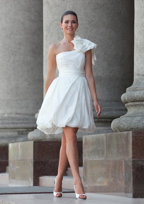 Маленькое белое платье на свадьбу