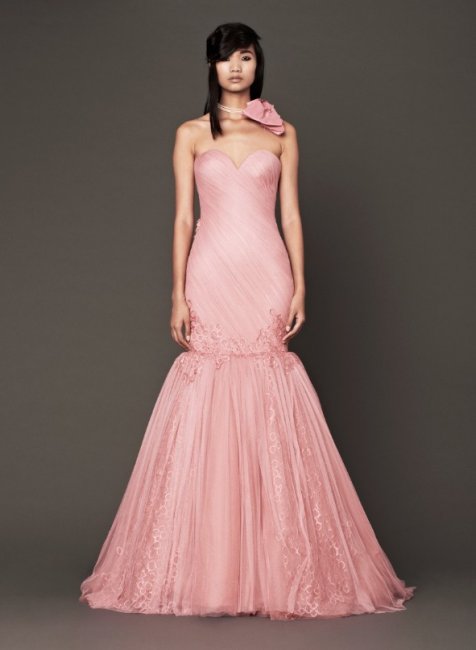 Розовое платье-русалка