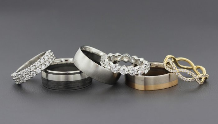 Обручальные кольца из разных металлов