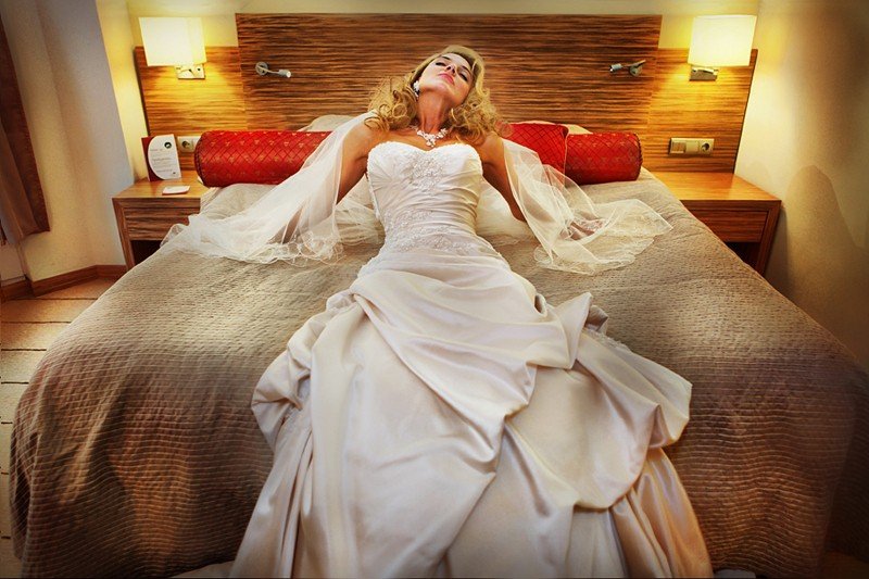 Невеста на кровати